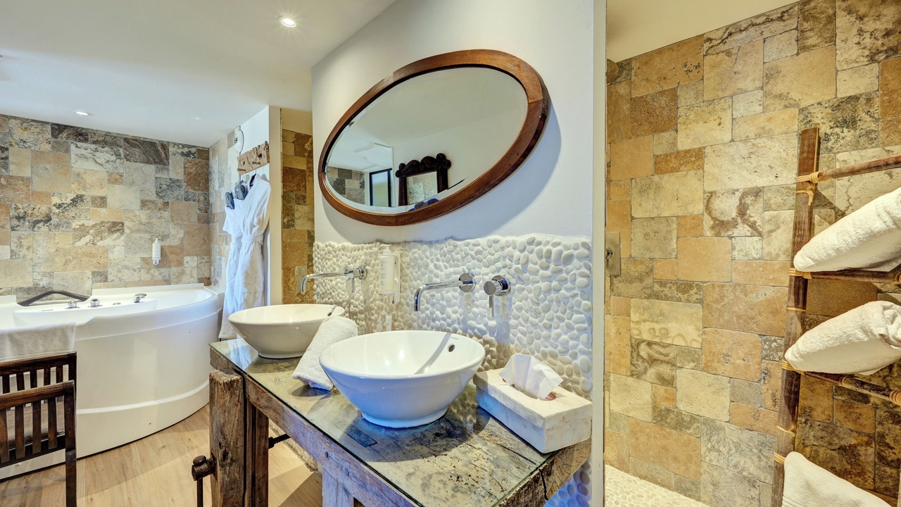 Photo of Bathroom in Lourmarin