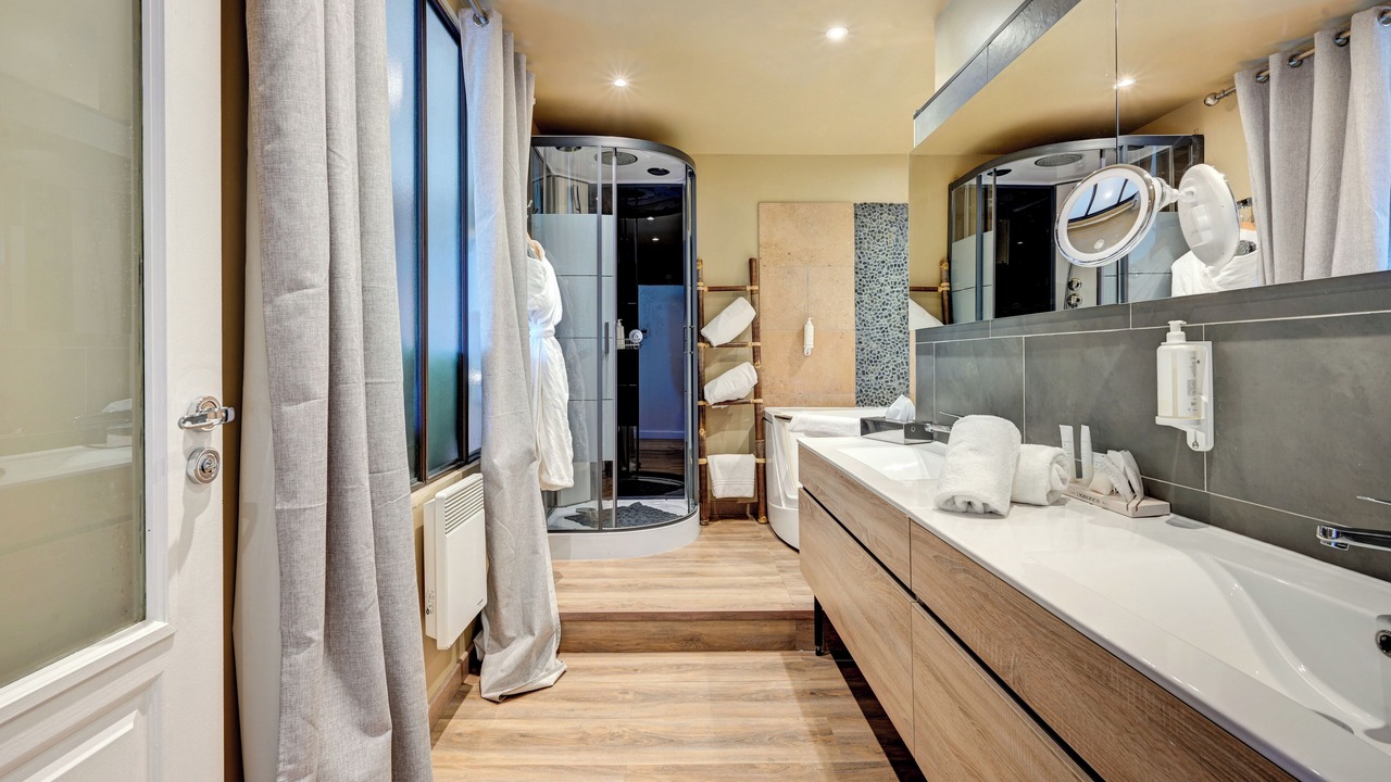 Photo of Bathroom in Lourmarin