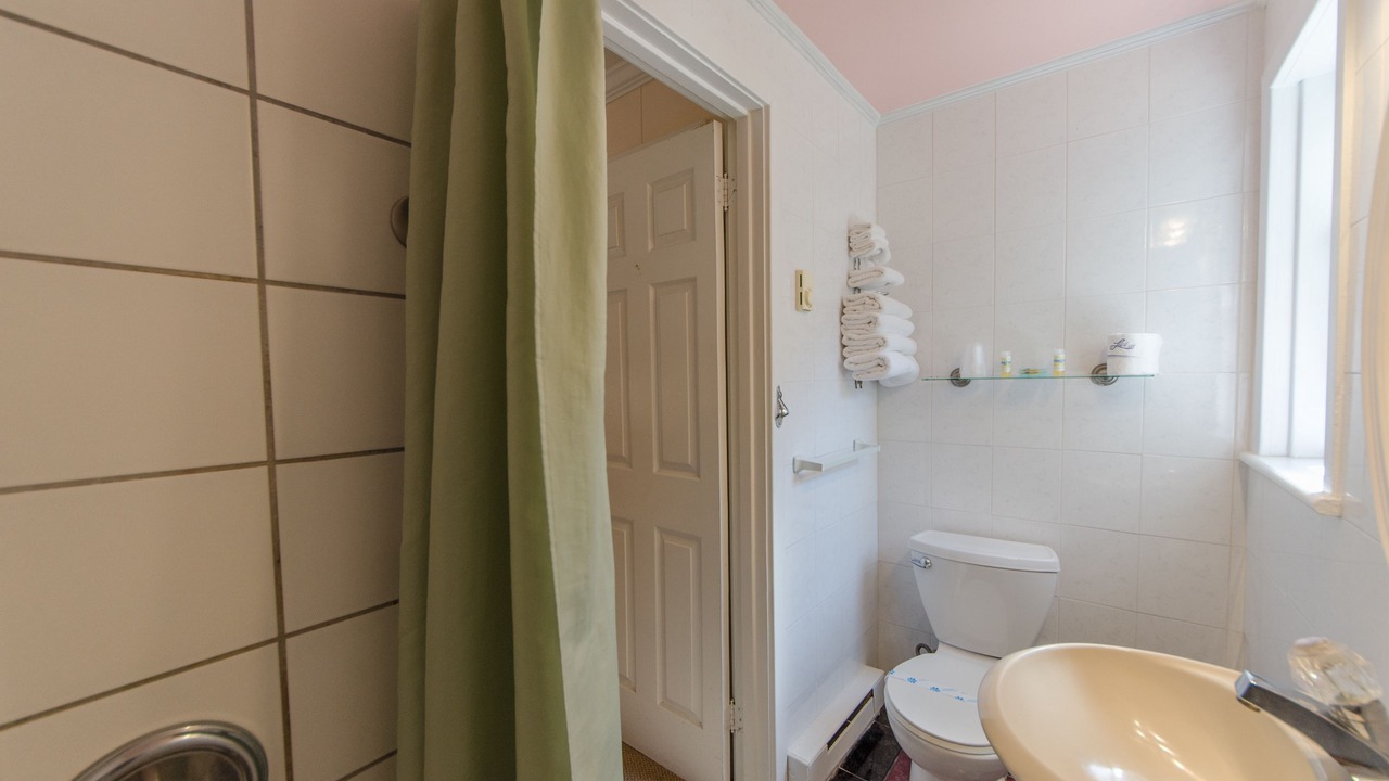 Photo of Bathroom in Cape May Court House