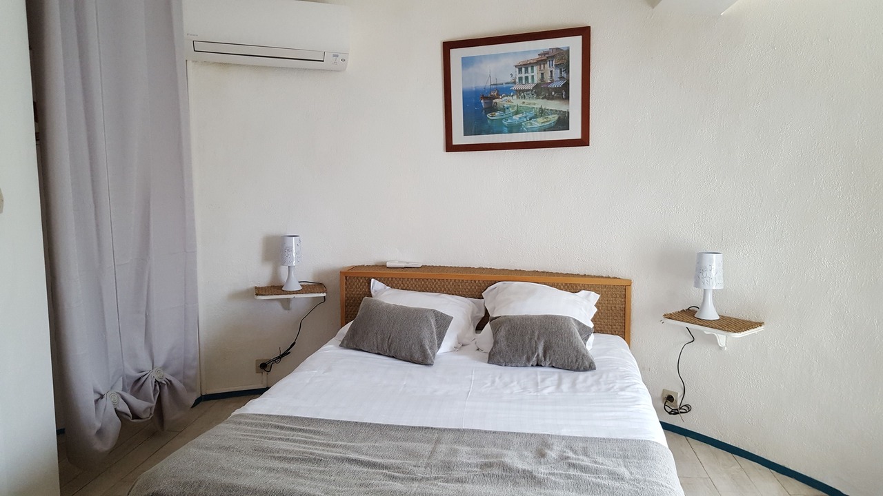 Photo of Bedroom in Marseillette