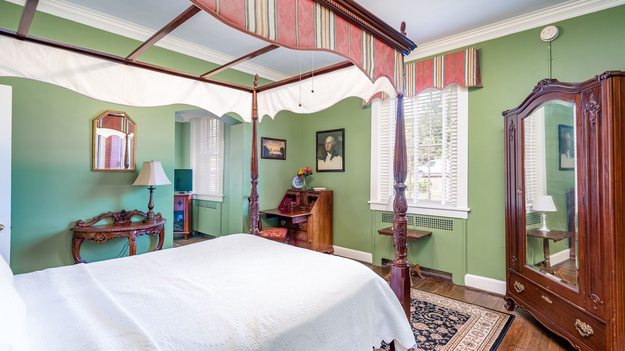 Photo of Others in Williamsburg