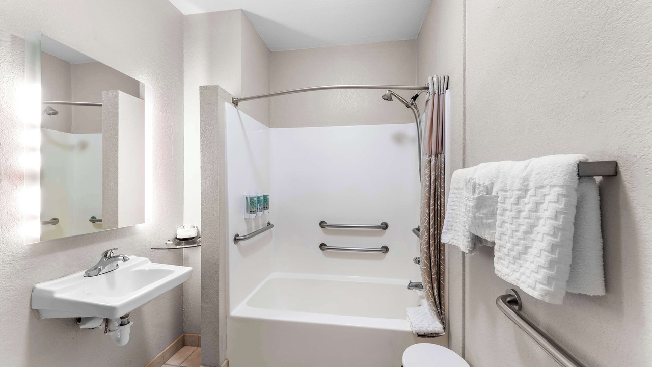 Photo of Bathroom in Calera