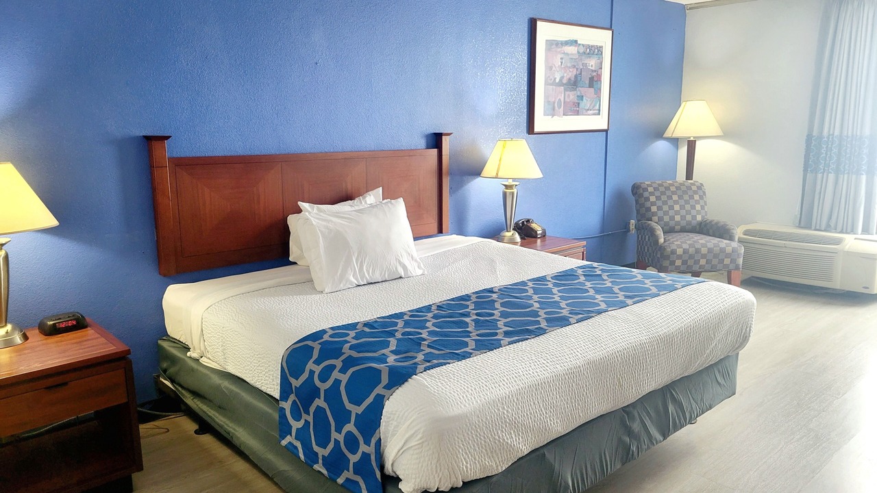 Photo of Bedroom in Hannibal