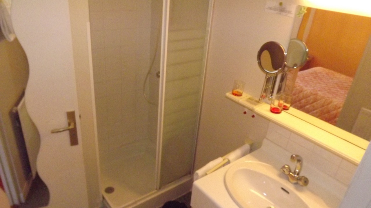 Photo of Bathroom in Curvalle