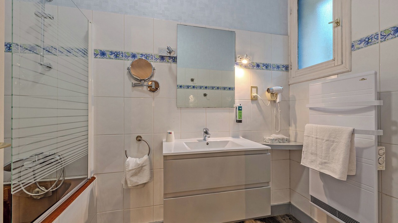 Photo of Bathroom in Rive Droite