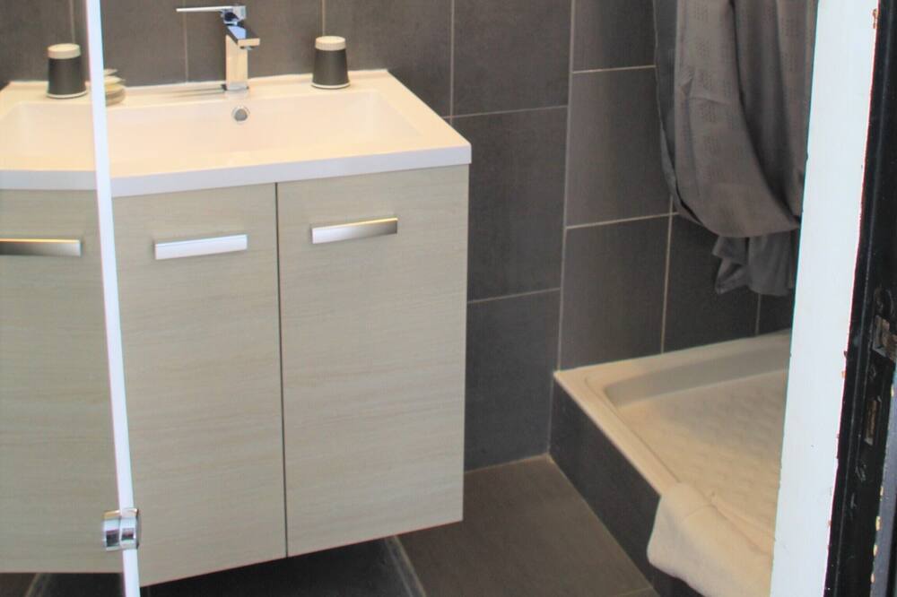 Photo of Bathroom in Beynac-et-Cazenac