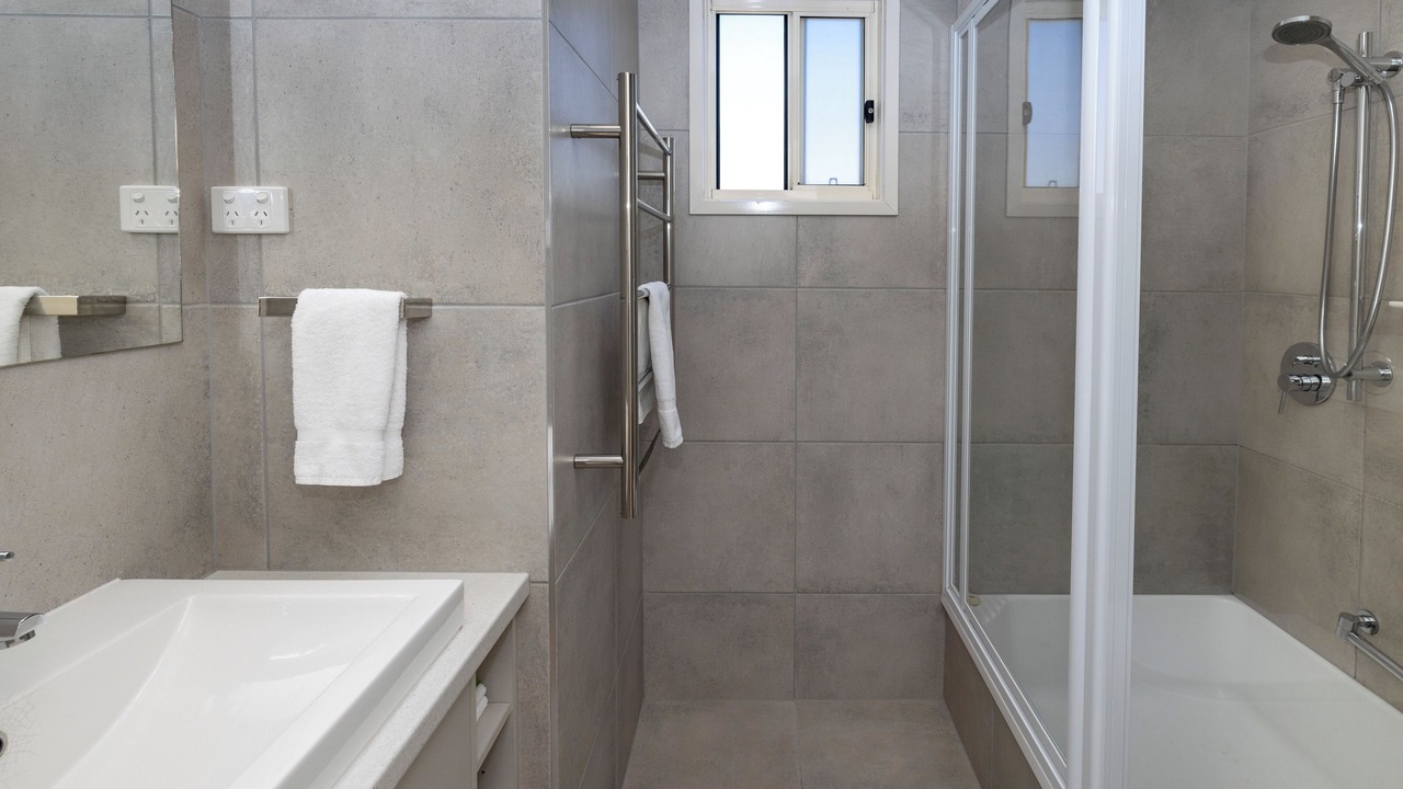 Photo of Bathroom in Deniliquin