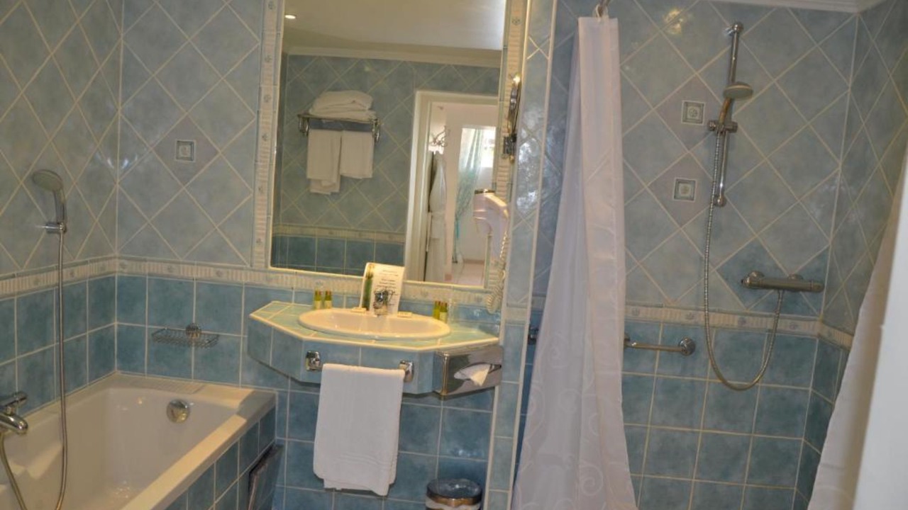Photo of Bathroom in Guerrevieille