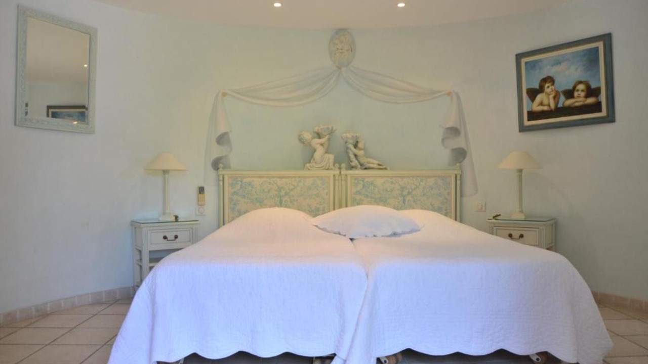Photo of Bedroom in Guerrevieille