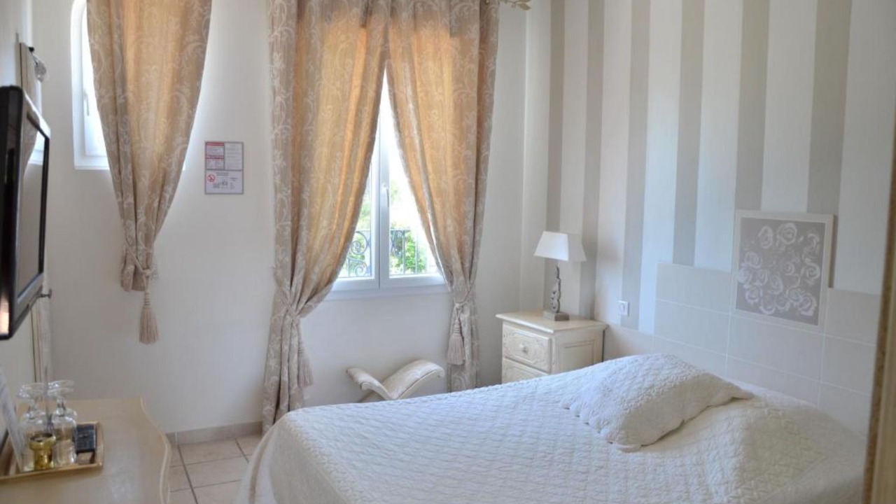 Photo of Bedroom in Guerrevieille