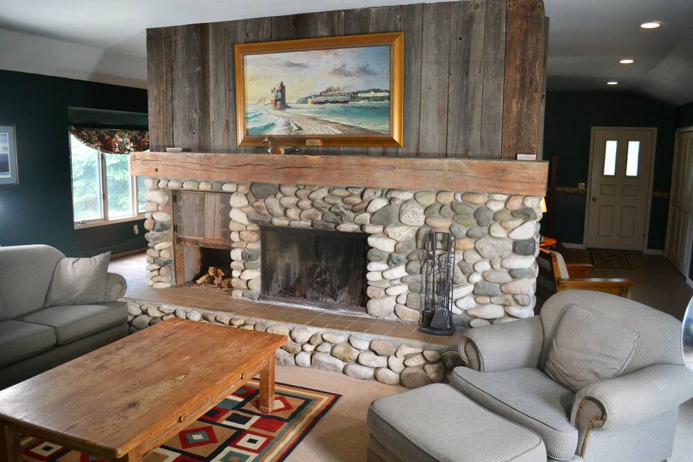 Photo of Livingroom in Harbor Springs