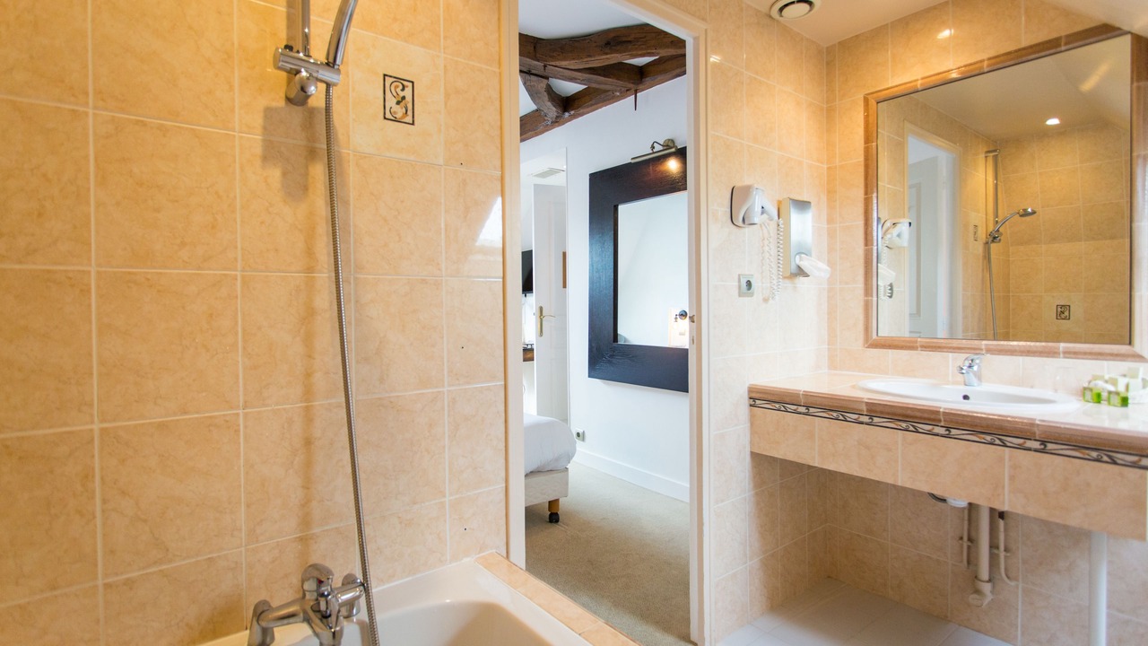 Photo of Bathroom in Semblancay