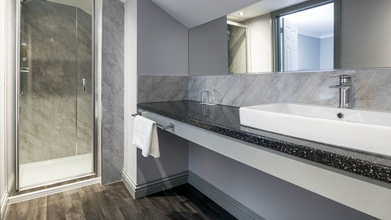 Photo of Bathroom in Kennards House