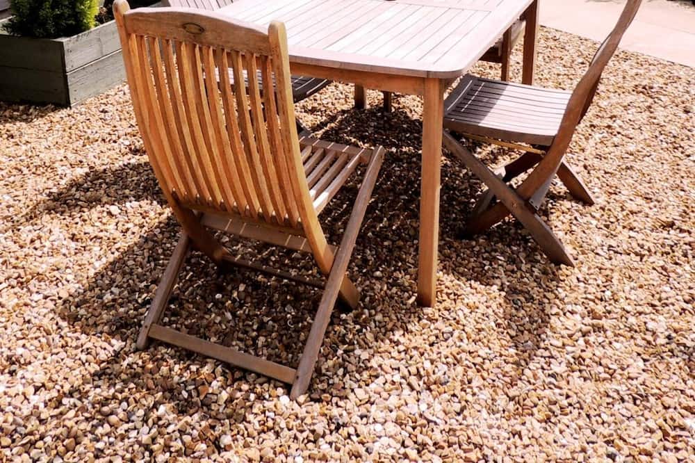 Photo of Patio Balcony in Yardley Gobion