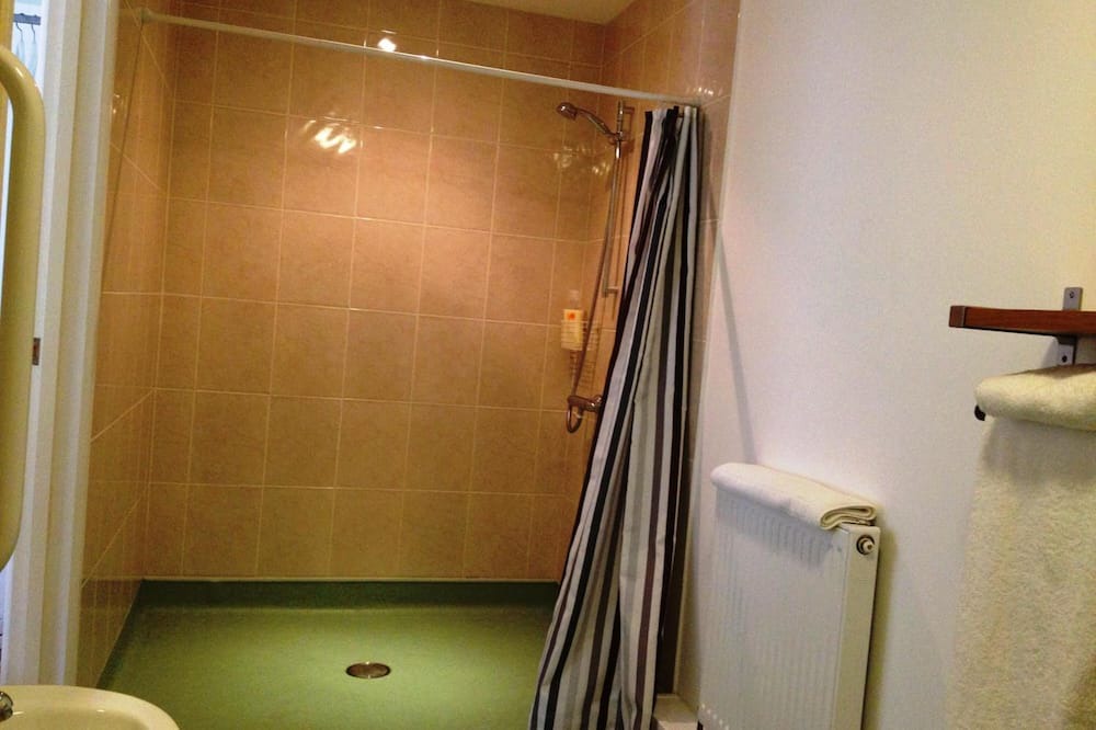 Photo of Bathroom in Yardley Gobion