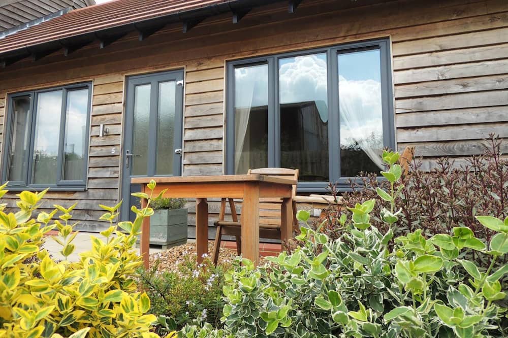 Photo of Patio Balcony in Yardley Gobion