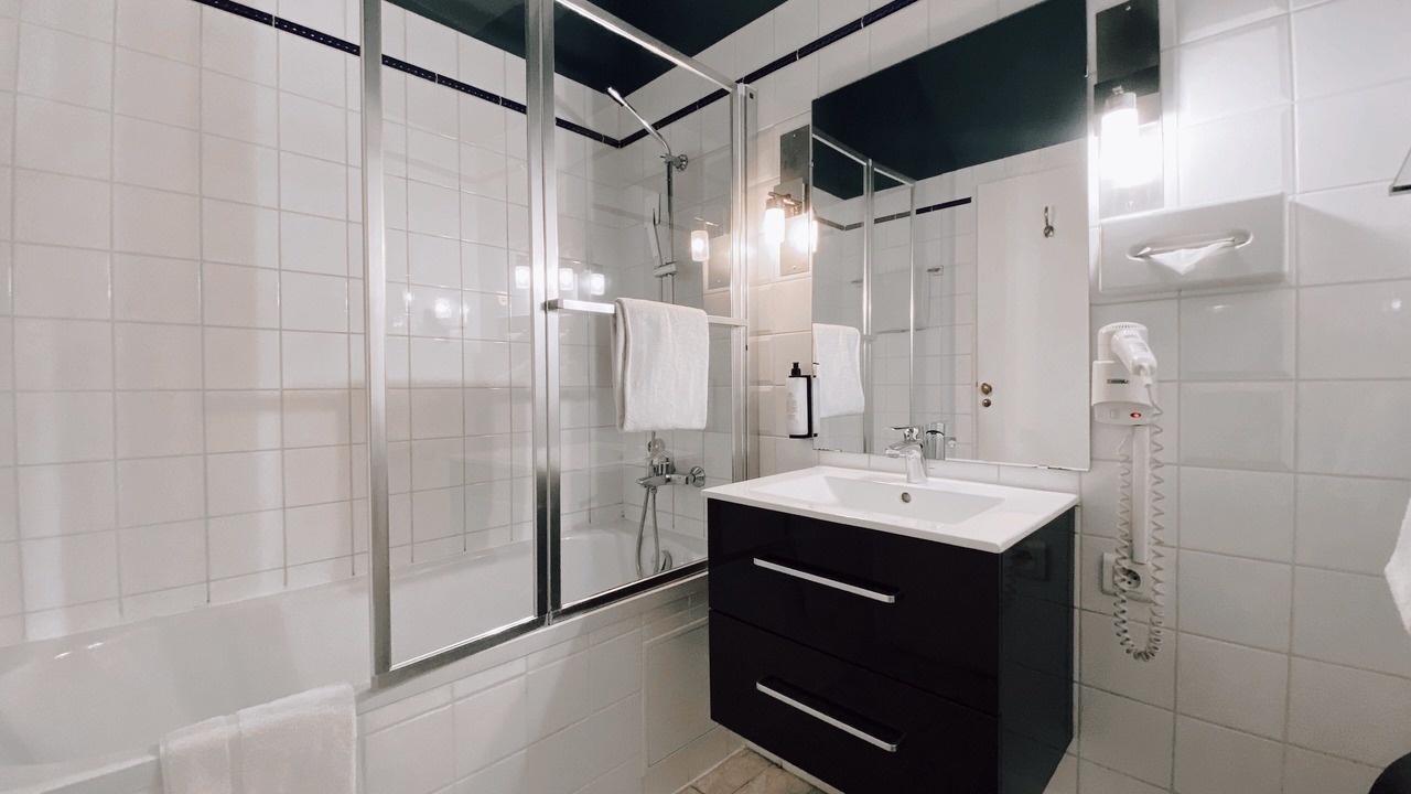 Photo of Bathroom in Nimes City Centre