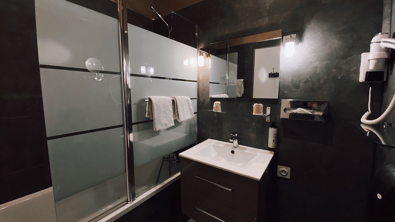 Photo of Bathroom in Nimes City Centre