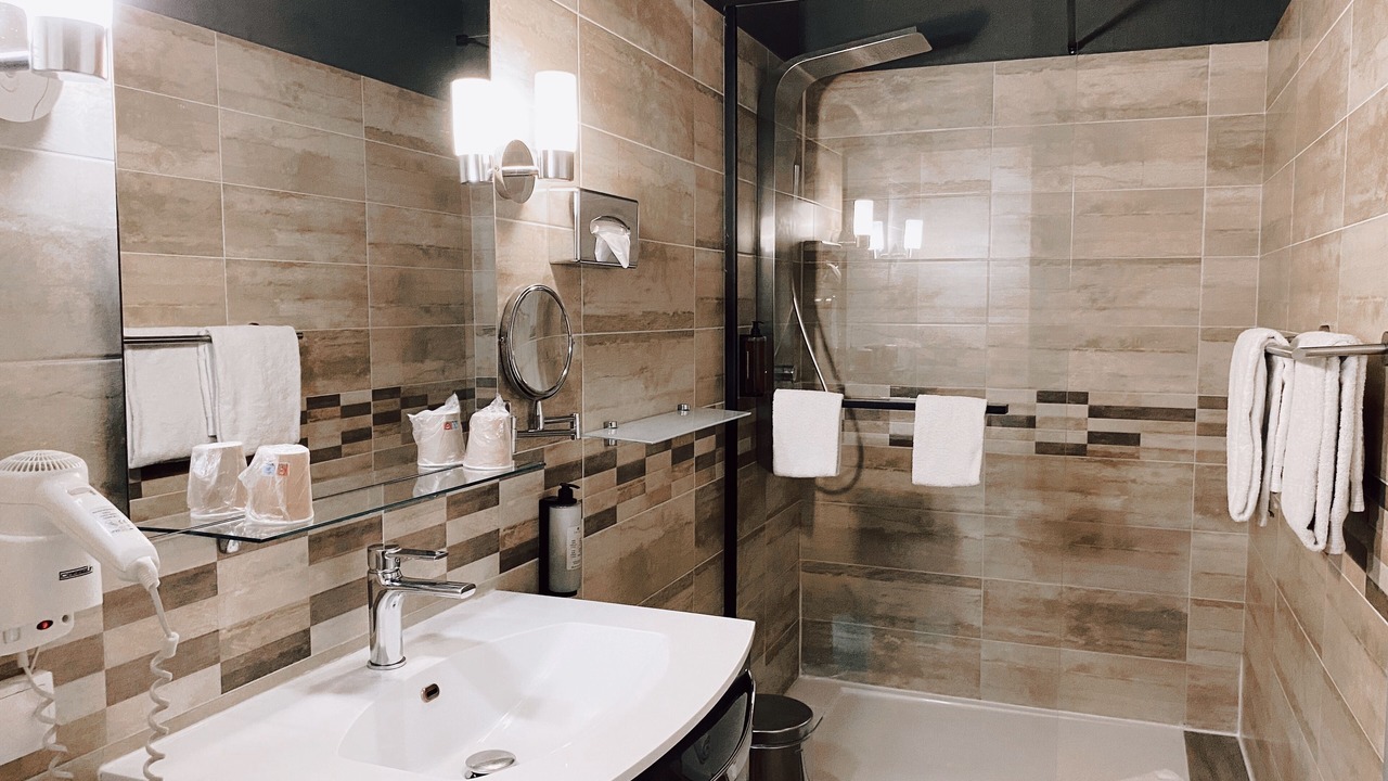 Photo of Bathroom in Nimes City Centre
