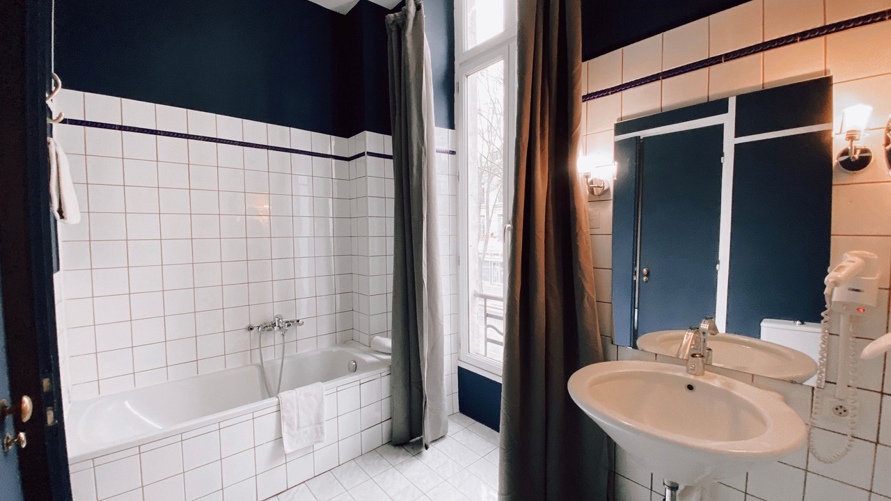 Photo of Bathroom in Nimes City Centre