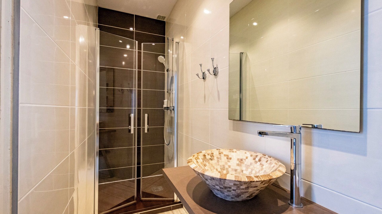 Photo of Bathroom in Downtown Angers