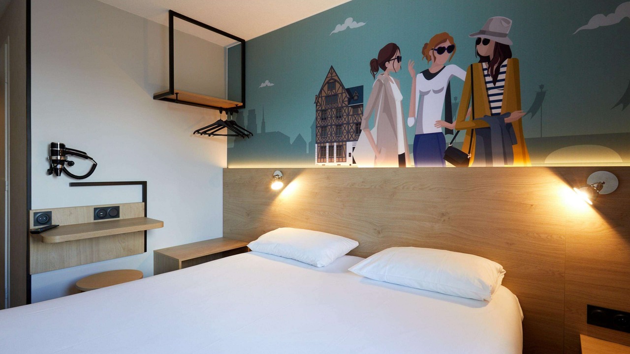 Photo of Bedroom in La Chapelle-Saint-Mesmin