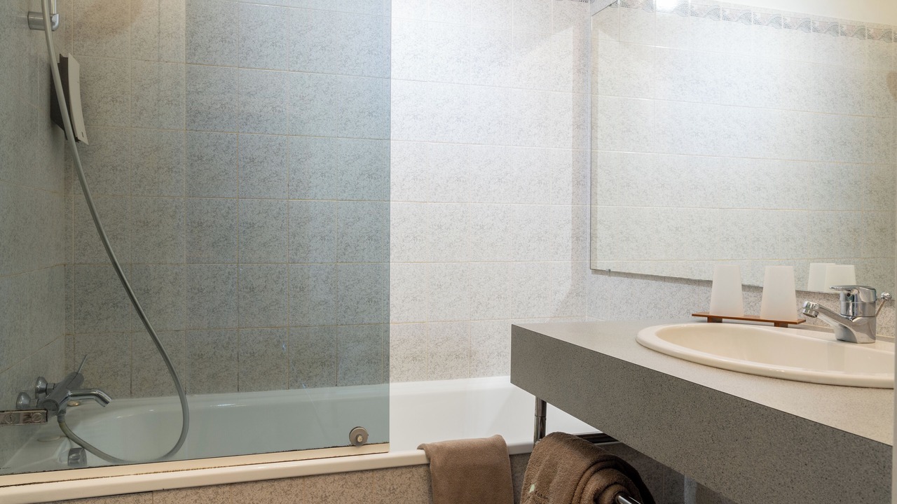 Photo of Bathroom in Saint-Thegonnec Loc-Eguiner