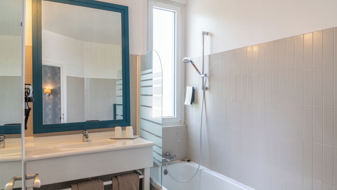 Photo of Bathroom in Saint-Thegonnec Loc-Eguiner