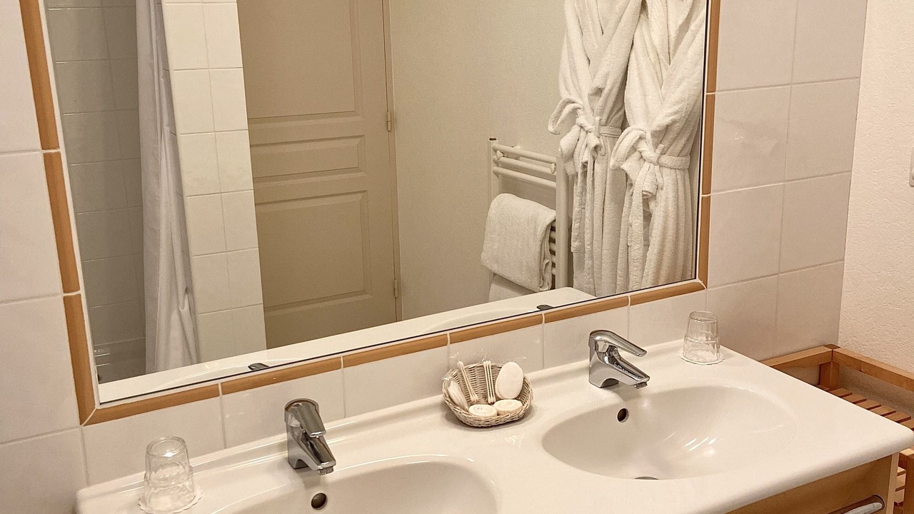 Photo of Bathroom in Gilly-les-Citeaux