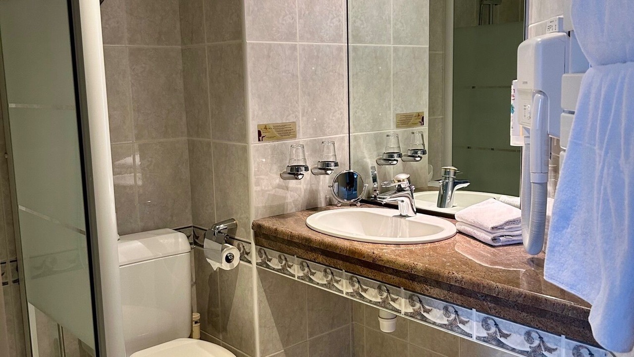 Photo of Bathroom in Dinan