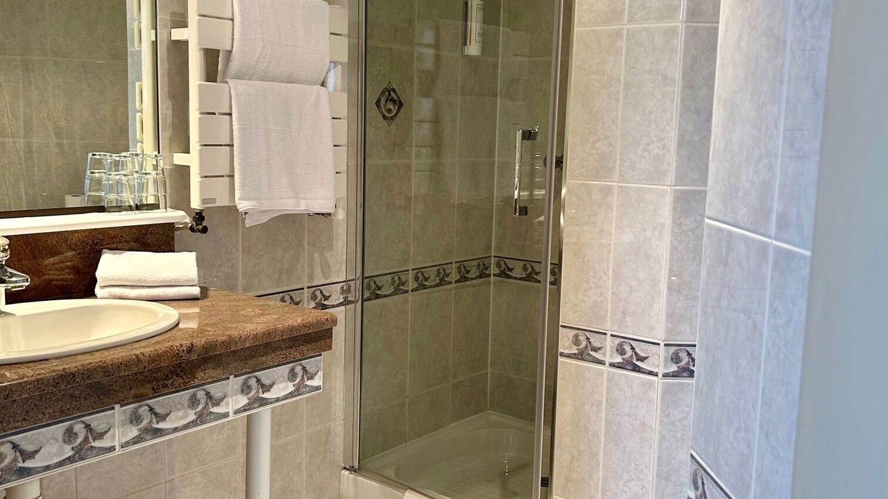 Photo of Bathroom in Dinan