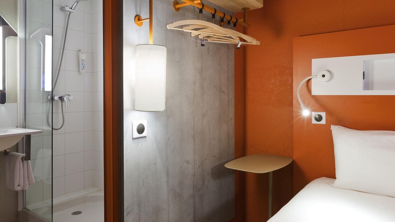 Photo of Bedroom in Chilly-Mazarin