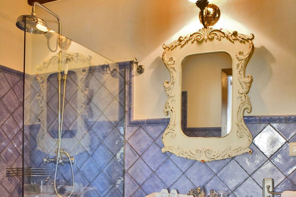 Photo of Bathroom in Beniali