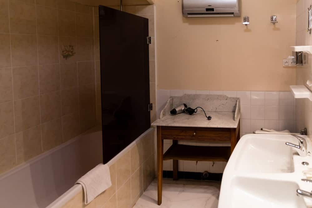 Photo of Bathroom in Realmont