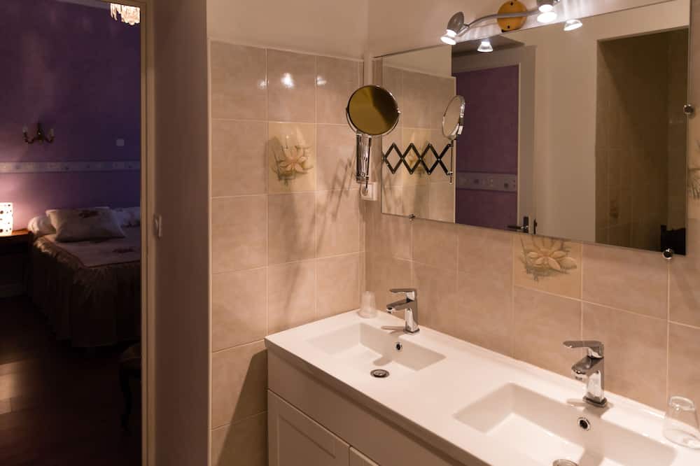 Photo of Bathroom in Realmont