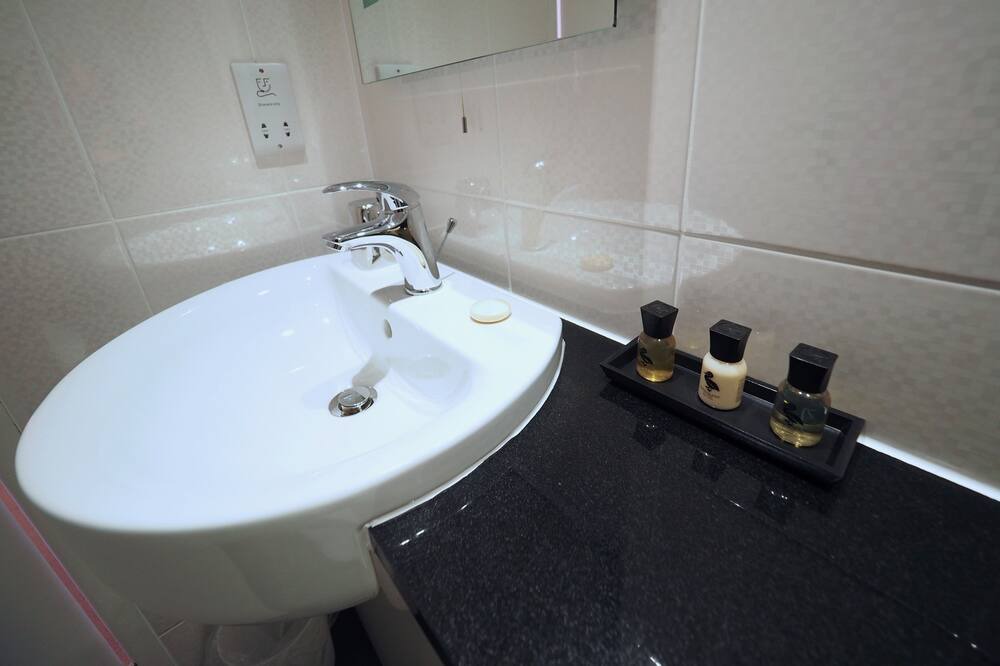 Photo of Bathroom in Bude