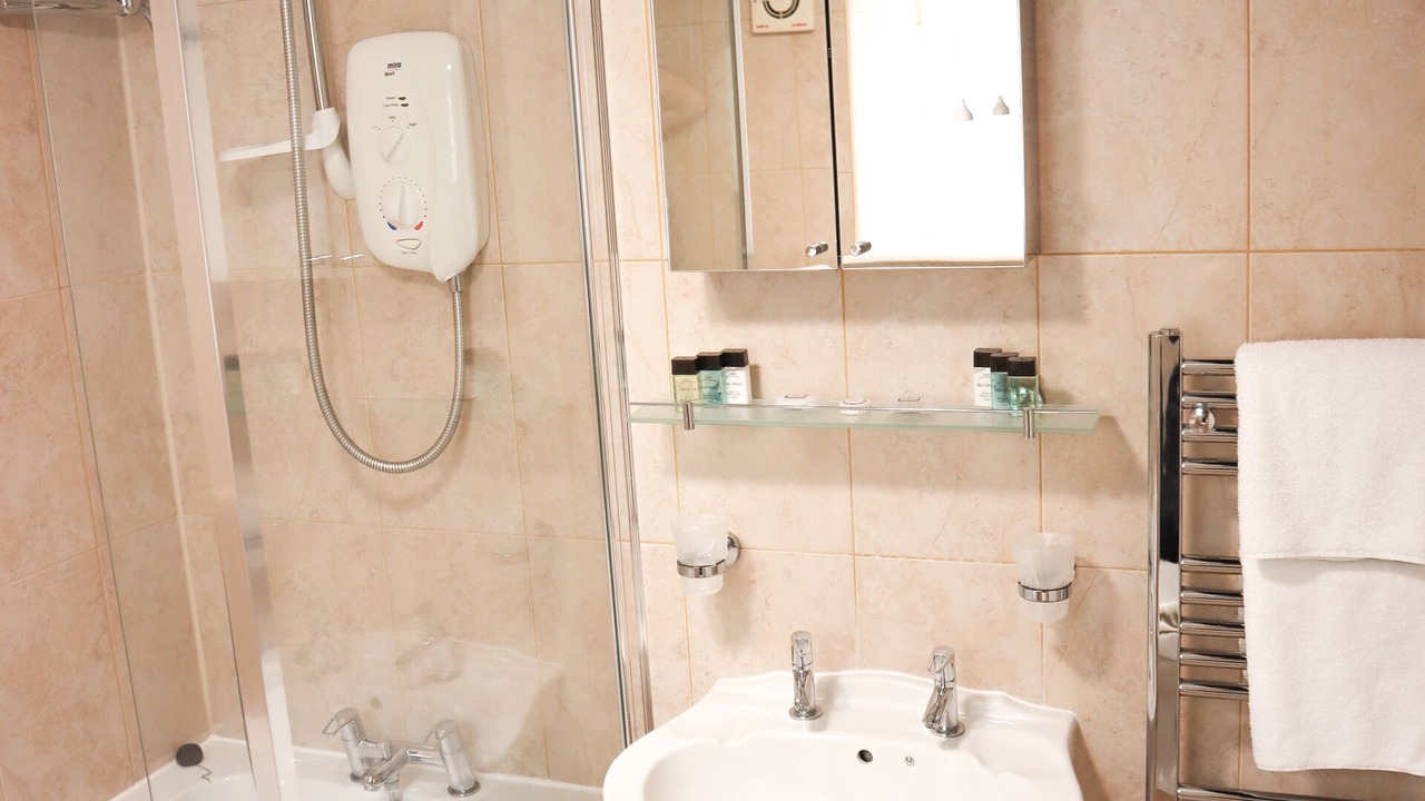 Photo of Bathroom in Longdon