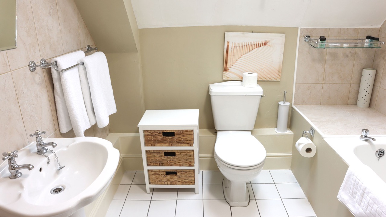 Photo of Bathroom in Longdon