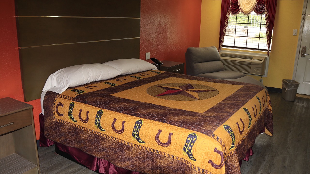 Photo of Bedroom in Hallettsville