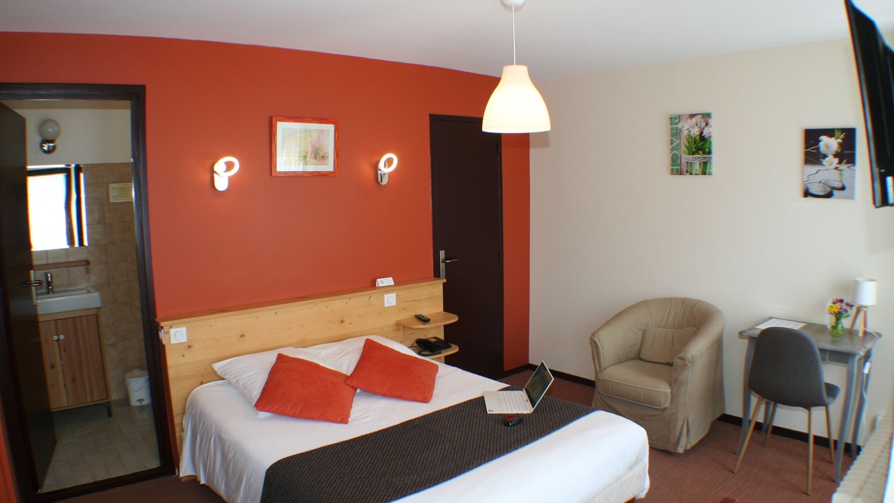 Photo of Bedroom in Saint-Julien-Chapteuil