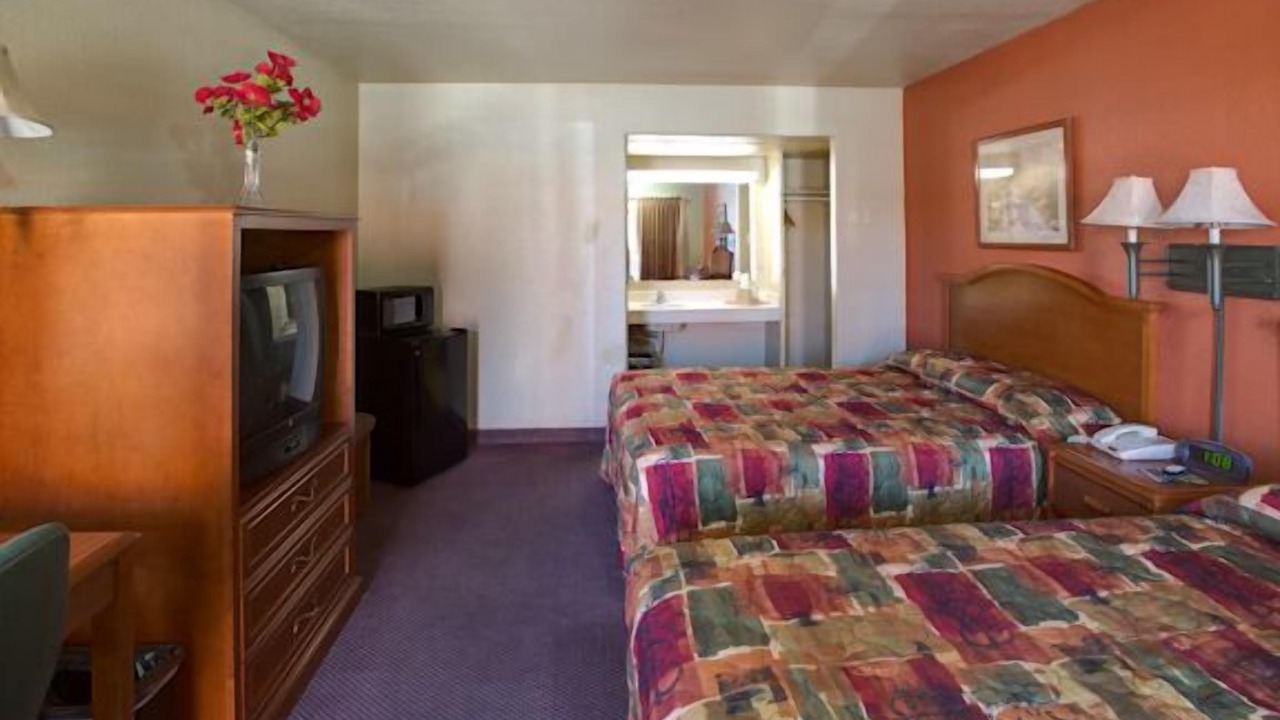 Photo of Bedroom in Elmwood Area