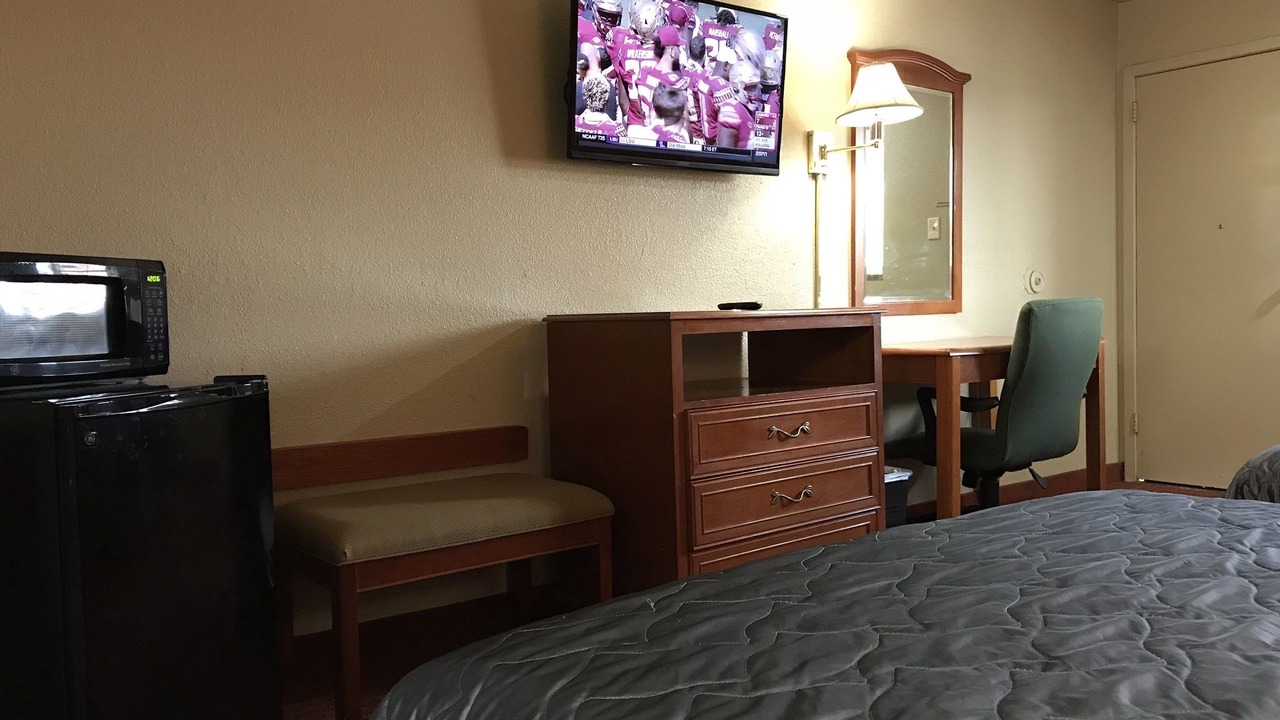 Photo of Bedroom in Elmwood Area