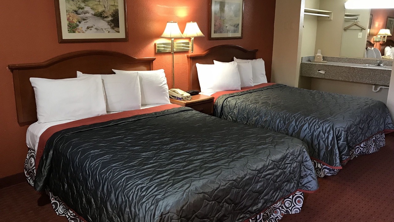 Photo of Bedroom in Elmwood Area