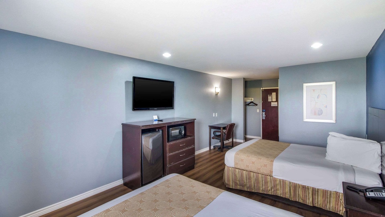 Photo of Bedroom in Lakeview  Jefferson County