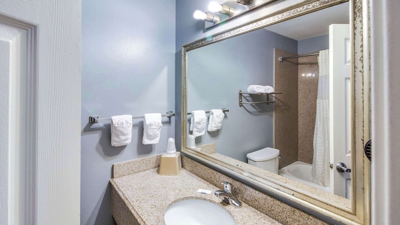Photo of Bedroom in Lakeview  Jefferson County