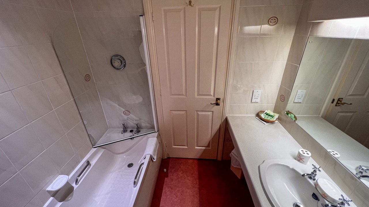 Photo of Bathroom in Tywyn