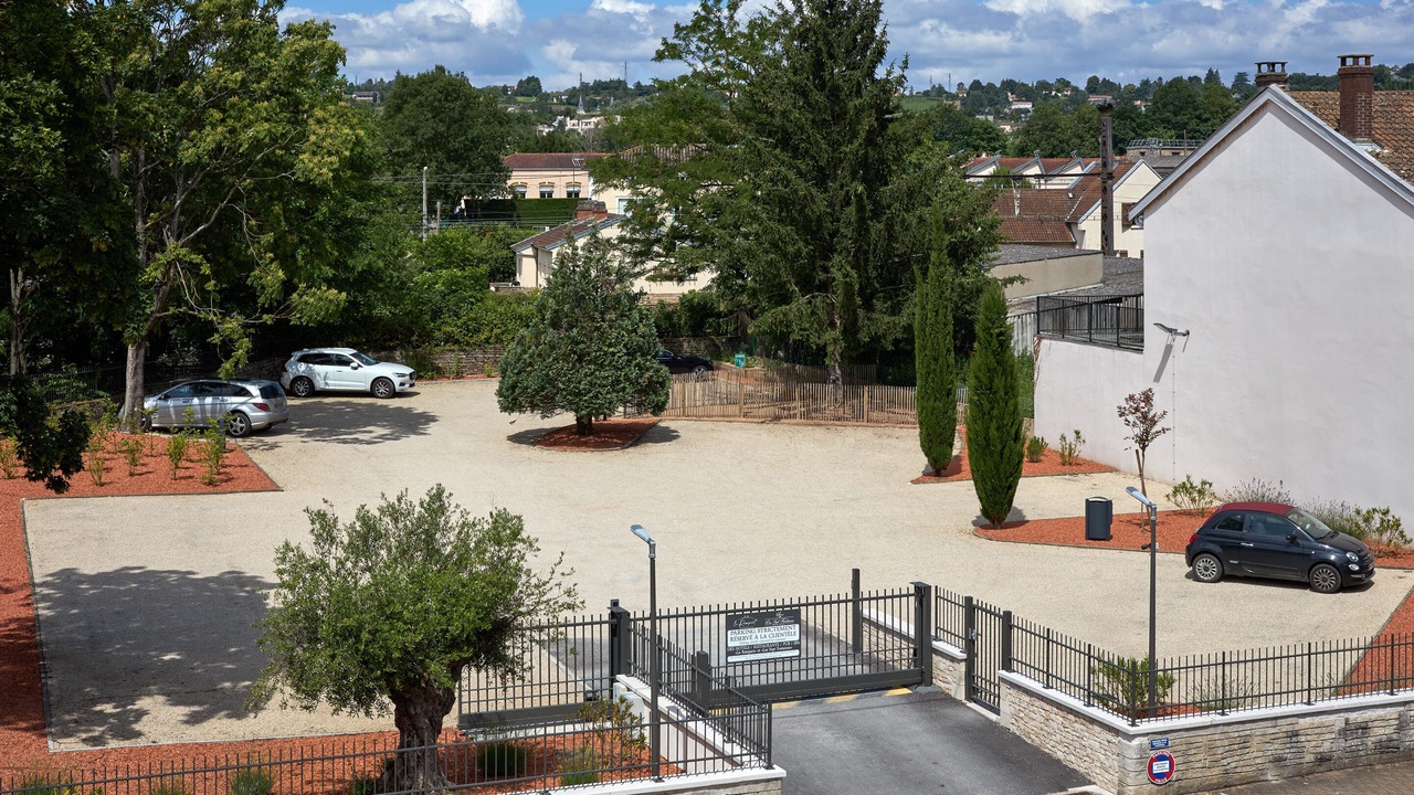 Photo of Others in Tournus