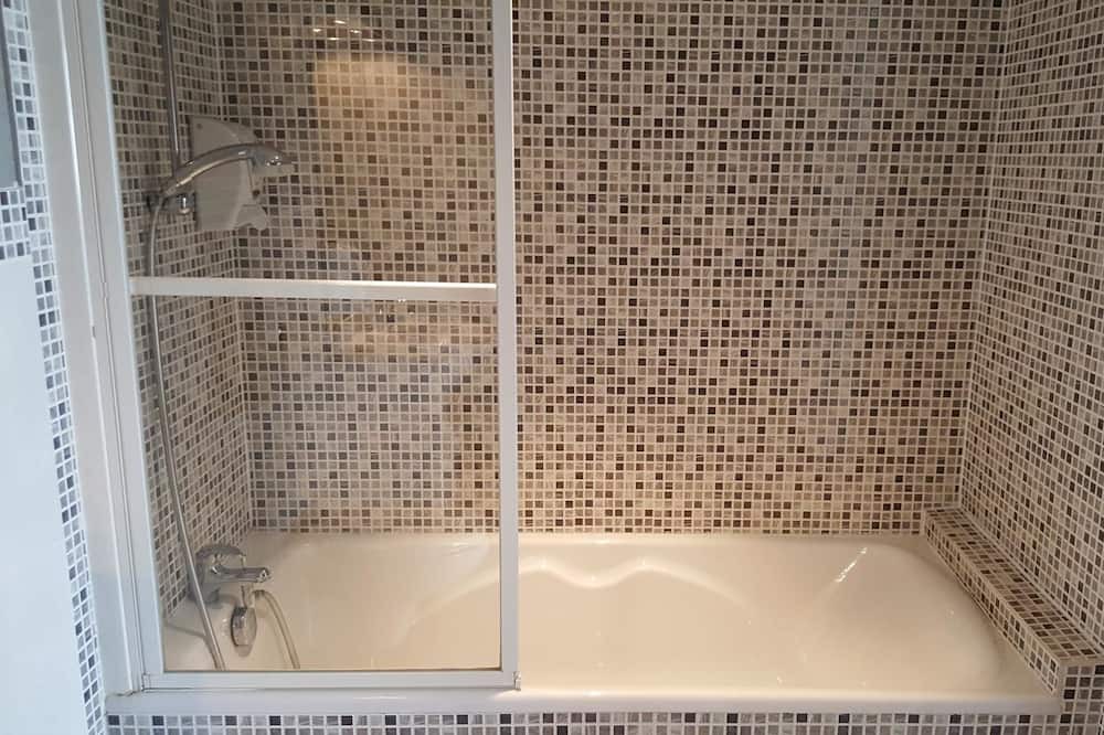 Photo of Bathroom in Trelaze