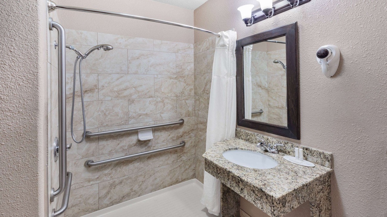 Photo of Bathroom in Cuero