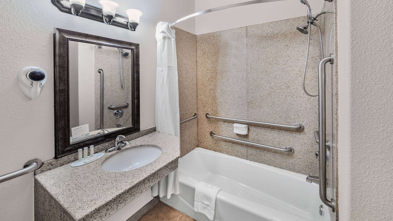 Photo of Bathroom in Cuero